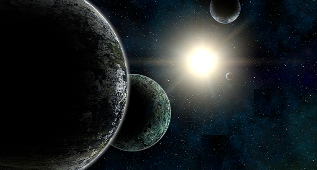 Il pianeta più vicino alla stella è molto simile alla Terra e ha un periodo orbitale di sole 13 ore. La sua orbita stretta può essere spiegata con un modello di migrazione “non violento”