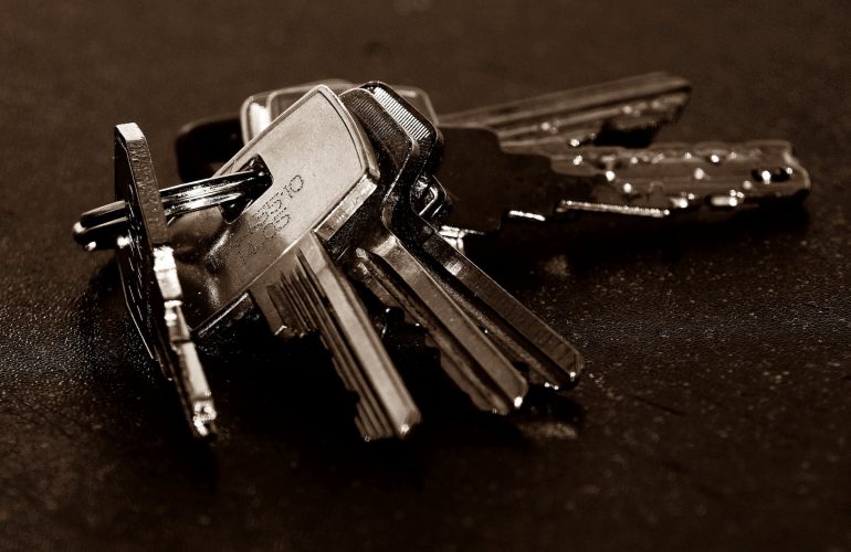 Il furto delle chiavi di casa è un evento sconcertante e preoccupante, che mette a rischio la sicurezza e la privacy del tuo spazio personale e che potrebbe richiedere l'intervento di un fabbro a Torino