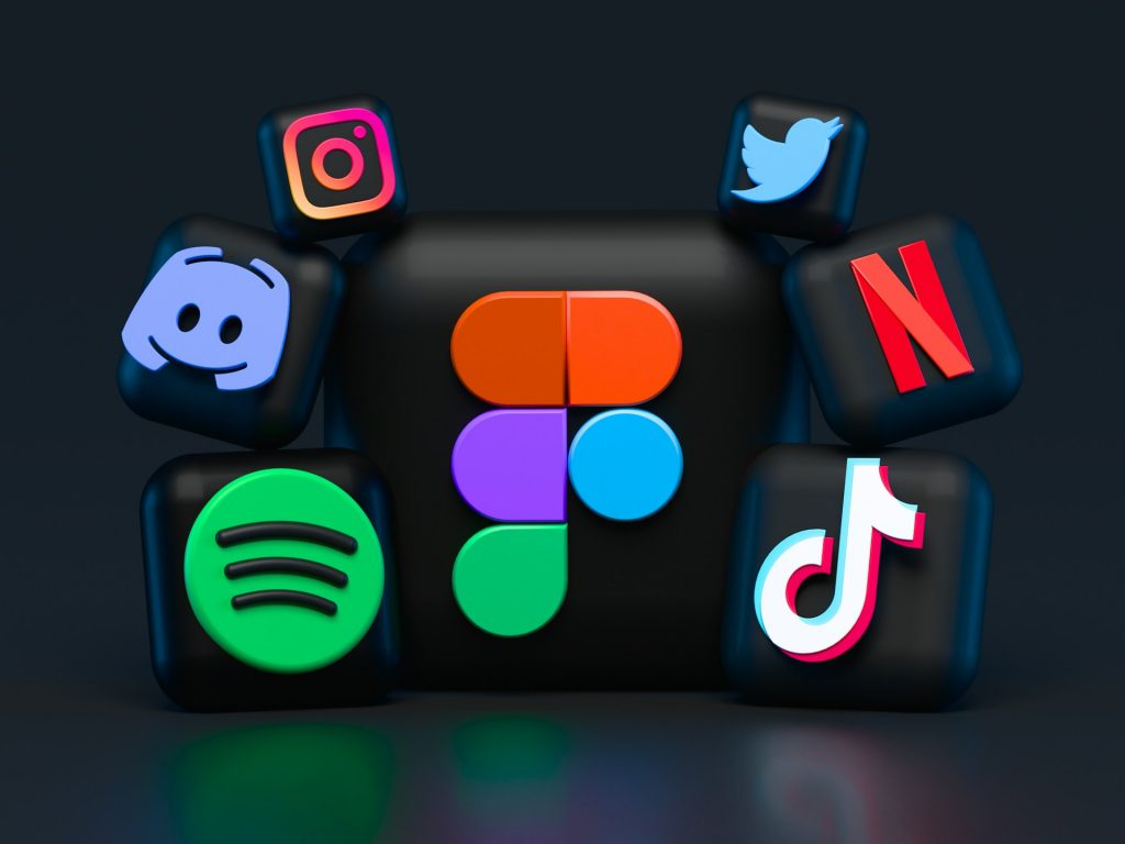 Differenza tra Social Media e Social Network: Cosa Devi Sapere