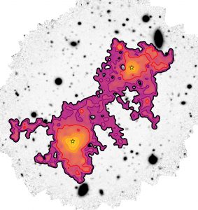 In rosso, l’immagine del gas diffuso contenuto all’interno del filamento cosmico che connette due galassie, evidenziate da una stella gialla, estendendosi su una vasta distanza di 3 milioni di anni luce. [Credito: Davide Tornotti/Università di Milano-Bicocca] 