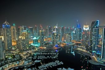Emirati Arabi diventano primo paese al mondo dove le leggi le crea una AI