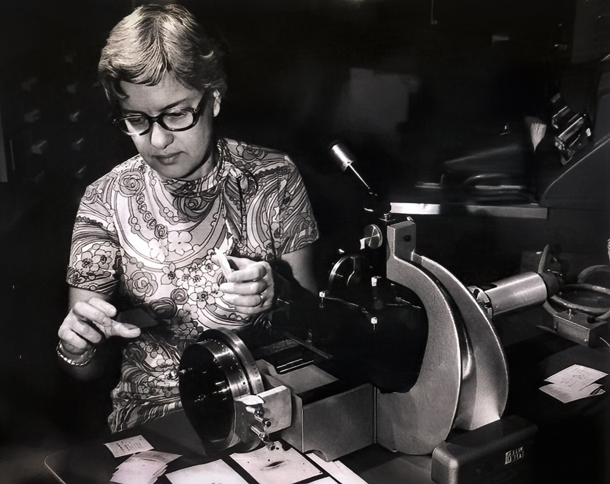 Vera C. Rubin nel 1974 (NOIRLab/NSF/AURA via Wikimedia)