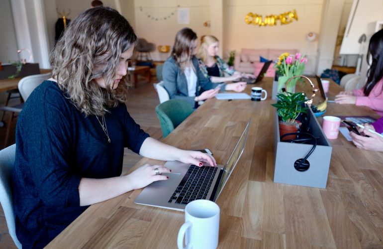 coworking-pexels-cowomen-1058097-2041398