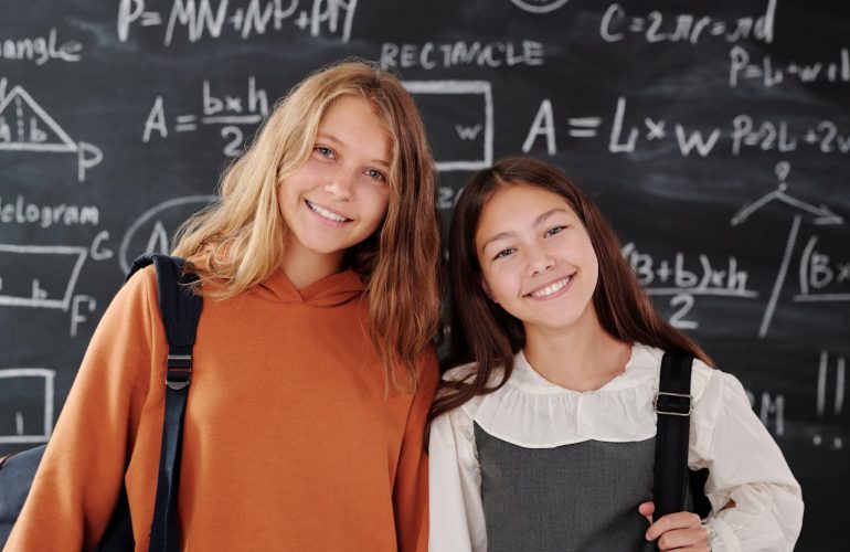 ragazze matematica pexels-max-fischer-5212663