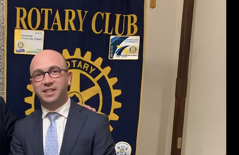 In foto di copertina: Salvo D’Angelo  presidente 2025-2026 del Rotary Club Trapani