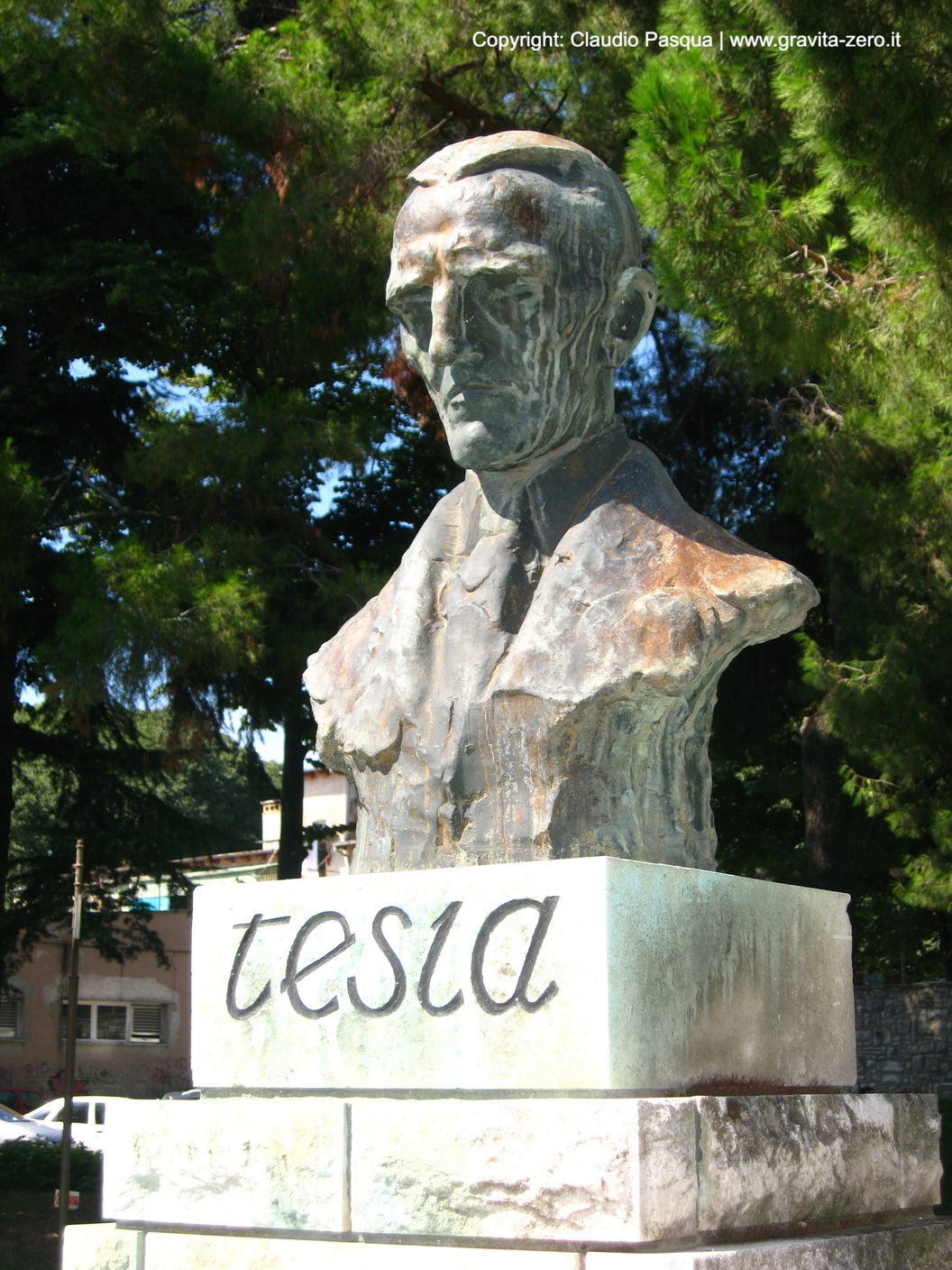 La statua di Tesla in Croazia, Pola (Istria)