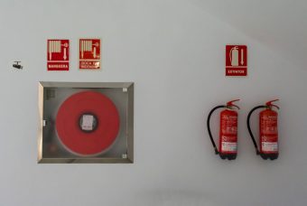 Prevenzione incendi: come funzionano i sistemi di sicurezza nei luoghi di lavoro