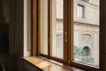 Finestre blindate in legno: come sicurezza e design convivono nello stesso serramento