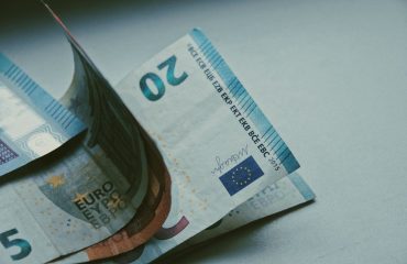 soldi-euro-pexels-cartist-6317650